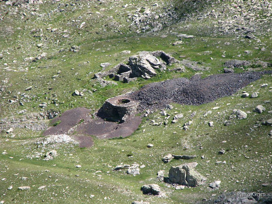 Masoni 064.jpg - Zoom sull'antico forno del ferro in Val Venina